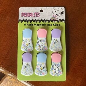 Peanuts Snoopy Spring Chip Clips NWT